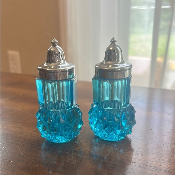 Indiana Glass Other - Vintage Blue  Glass Diamond Point Salt And Pepper Shakers Plastic Lid